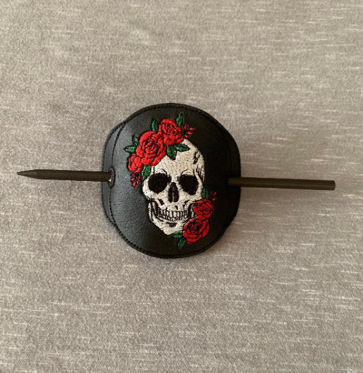 Skull and roses bun cover