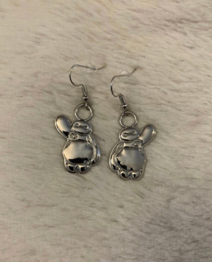 B Max inspired earrings