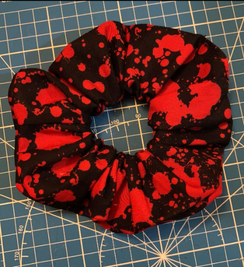 Blood splatter scrunchie - Black and red