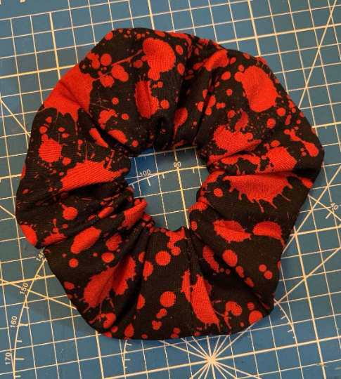 Blood splatter scrunchie - Black and red